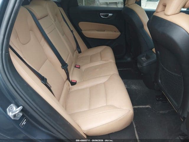 2019 VOLVO XC60 T5 MOMENTUM 8