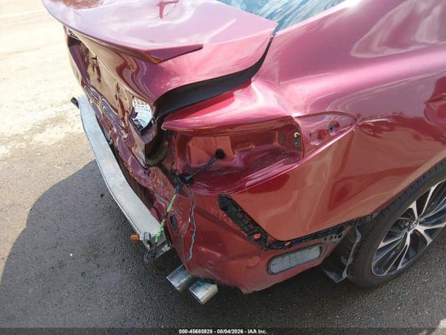 2018 TOYOTA CAMRY SE 18