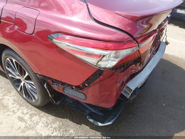 2018 TOYOTA CAMRY SE 19