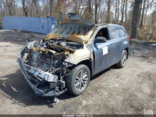 2018 TOYOTA HIGHLANDER XLE 2