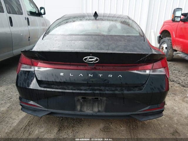 2021 HYUNDAI ELANTRA SE 16
