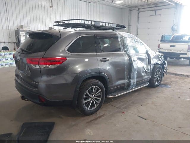 2017 TOYOTA HIGHLANDER XLE 4