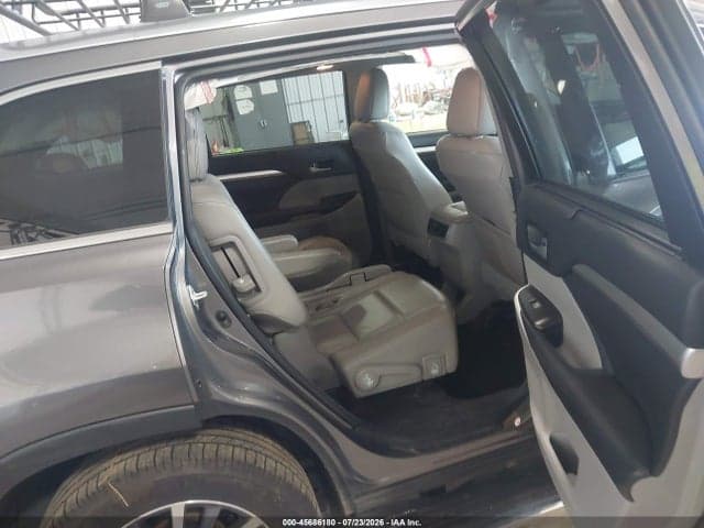 2017 TOYOTA HIGHLANDER XLE 8