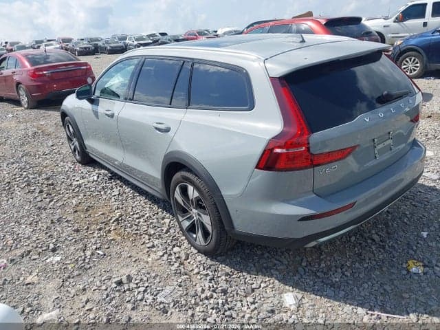 2025 VOLVO V60 CROSS COUNTRY PLUS, B5 AWD GAS (MILD HYBRID) 3
