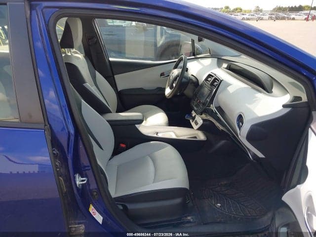 2017 TOYOTA PRIUS FOUR TOURING 6