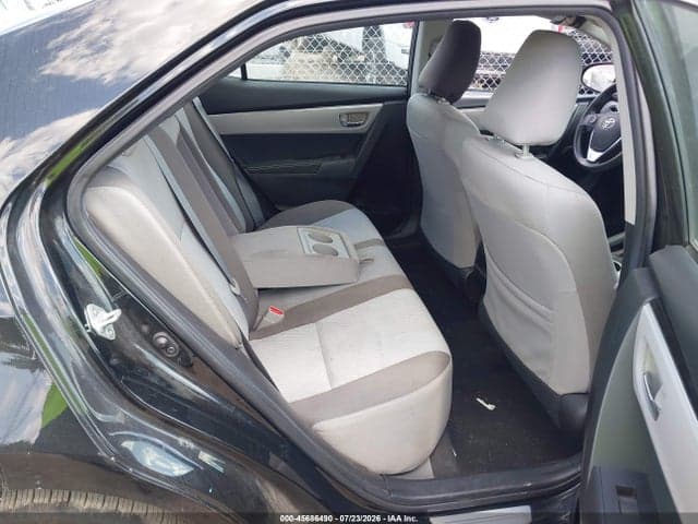 2018 TOYOTA COROLLA LE 8