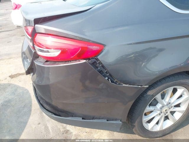 2017 FORD FUSION SE 19