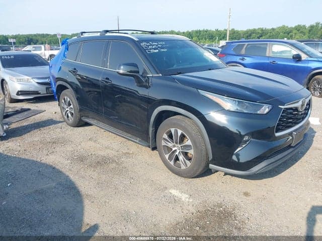 2022 TOYOTA HIGHLANDER XLE 1