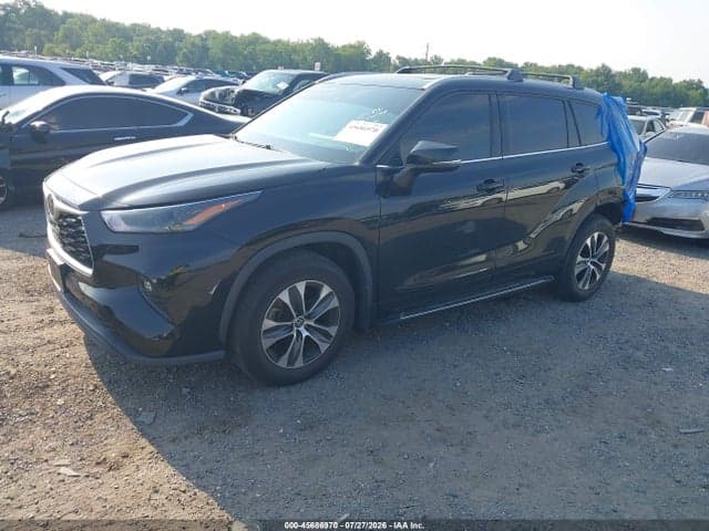 2022 TOYOTA HIGHLANDER XLE 2