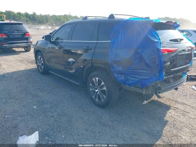 2022 TOYOTA HIGHLANDER XLE 3