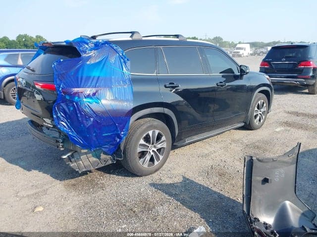 2022 TOYOTA HIGHLANDER XLE 4