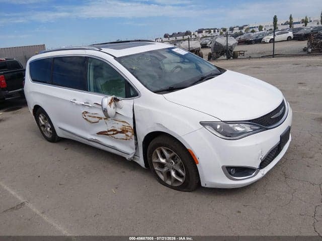 2017 CHRYSLER PACIFICA LIMITED 1