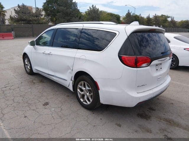 2017 CHRYSLER PACIFICA LIMITED 3