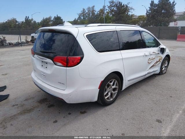 2017 CHRYSLER PACIFICA LIMITED 4