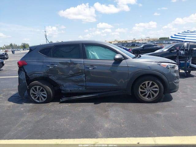 2017 HYUNDAI TUCSON SE 13