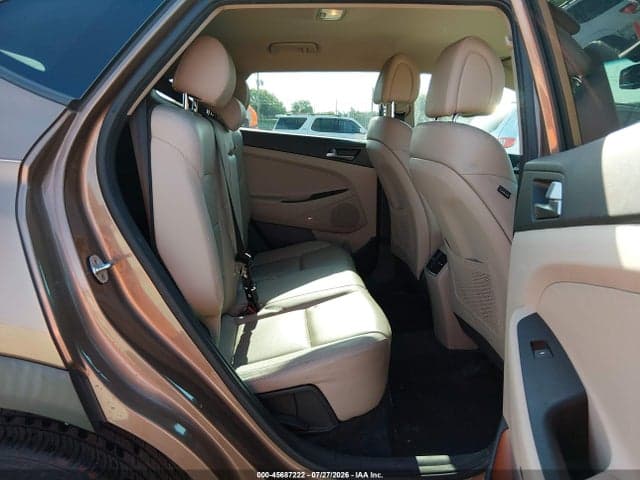 2017 HYUNDAI TUCSON SE PLUS 8