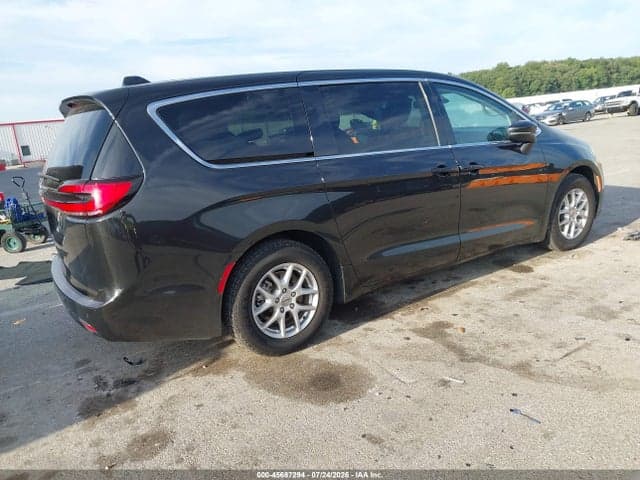 2023 CHRYSLER PACIFICA TOURING L 4
