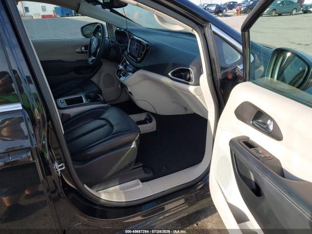 2023 CHRYSLER PACIFICA TOURING L 5