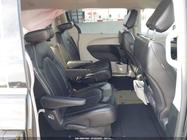 2023 CHRYSLER PACIFICA TOURING L 8