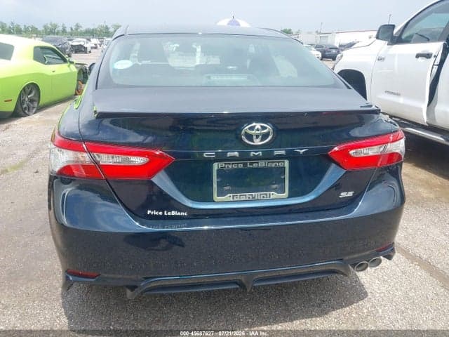 2018 TOYOTA CAMRY SE 17
