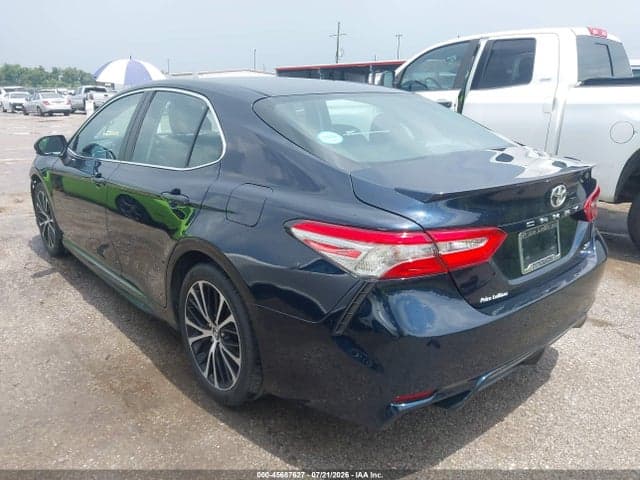 2018 TOYOTA CAMRY SE 3