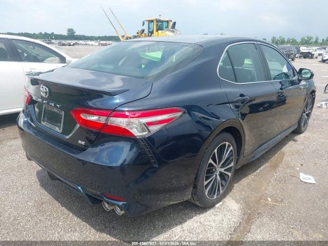 2018 TOYOTA CAMRY SE 4