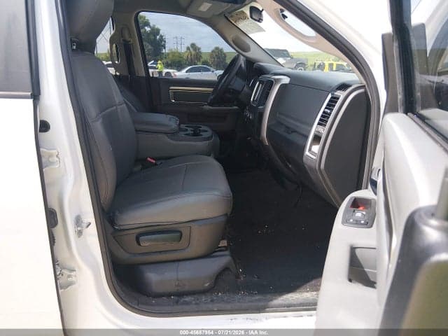 2017 RAM 1500 SLT 4X2 6'4 BOX 5