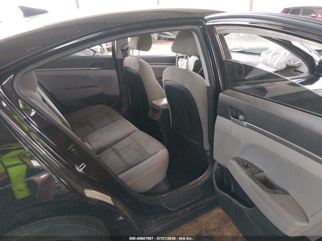 2017 HYUNDAI ELANTRA SE 8