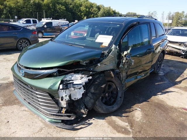2025 TOYOTA SIENNA WOODLAND EDITION 2