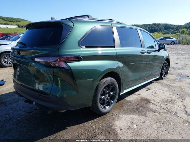 2025 TOYOTA SIENNA WOODLAND EDITION 4