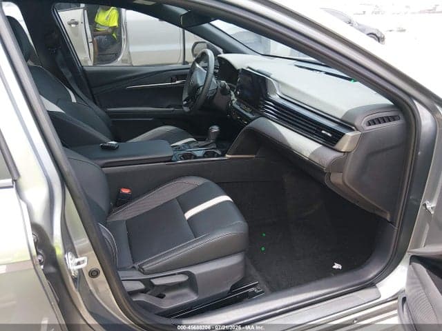 2025 TOYOTA CAMRY SE 5