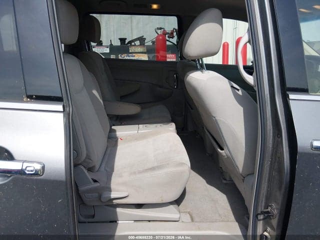 2017 NISSAN QUEST SV 8
