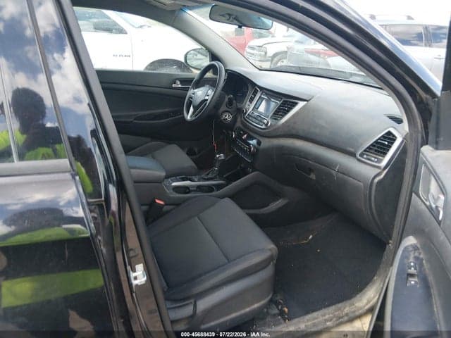 2018 HYUNDAI TUCSON SE 5