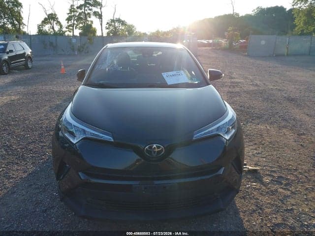 2018 TOYOTA C-HR XLE 12
