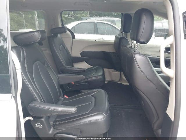 2023 CHRYSLER PACIFICA TOURING L 8