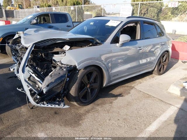 2026 PORSCHE CAYENNE GTS 2