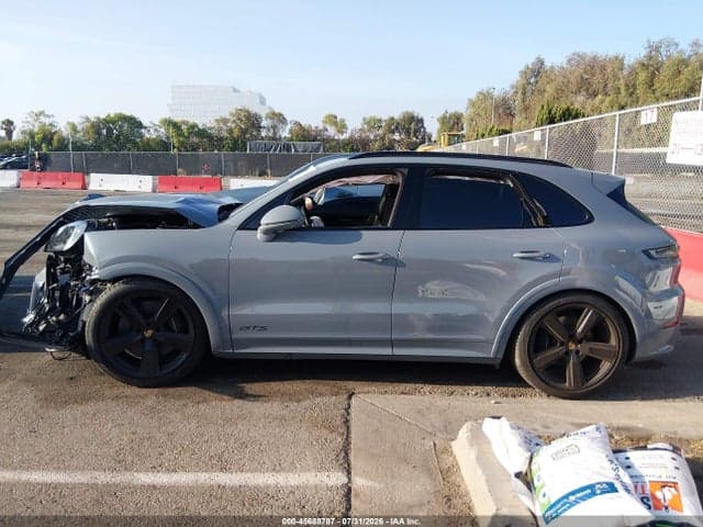 2026 PORSCHE CAYENNE GTS 13