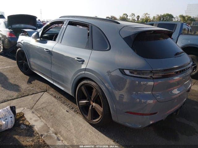 2026 PORSCHE CAYENNE GTS 3