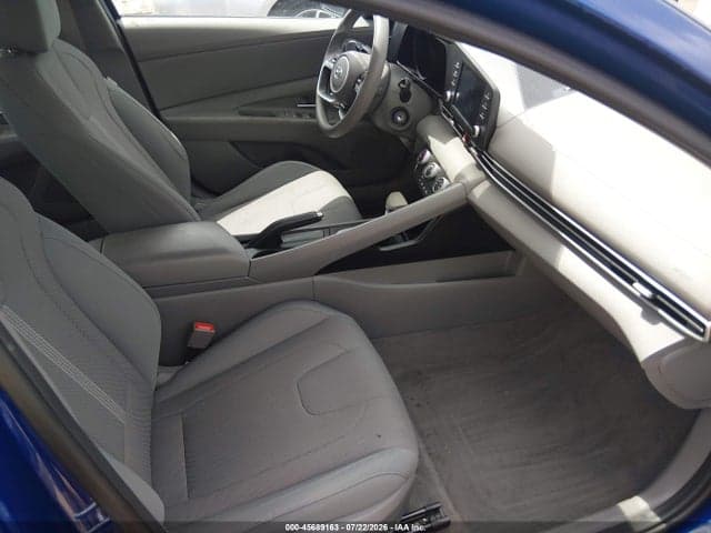 2023 HYUNDAI ELANTRA SE 5