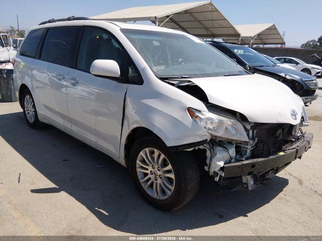 2017 TOYOTA SIENNA XLE 8 PASSENGER 1