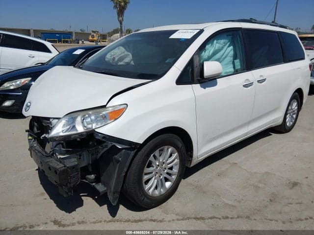 2017 TOYOTA SIENNA XLE 8 PASSENGER 2