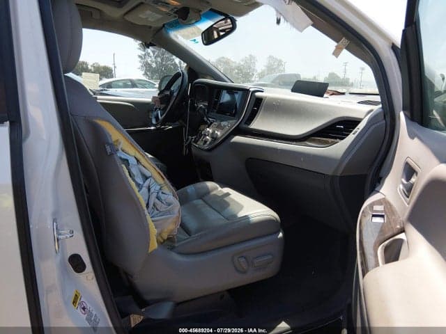 2017 TOYOTA SIENNA XLE 8 PASSENGER 5