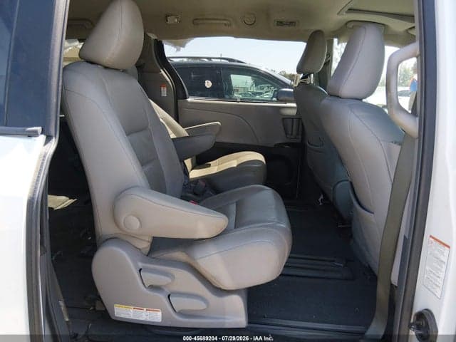 2017 TOYOTA SIENNA XLE 8 PASSENGER 8