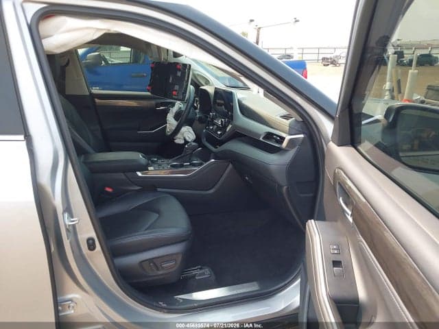 2023 TOYOTA HIGHLANDER PLATINUM 5