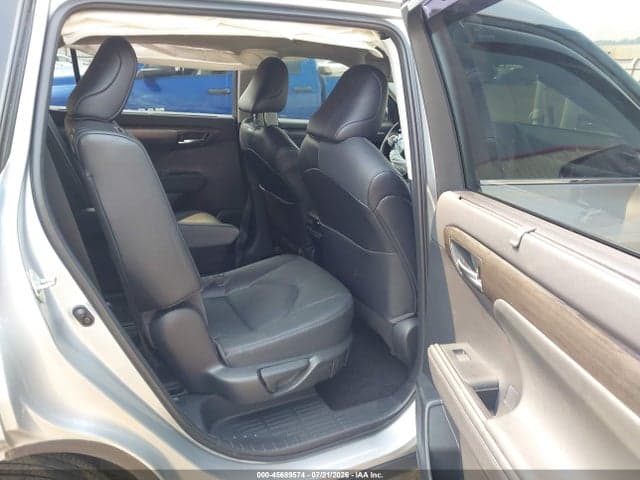 2023 TOYOTA HIGHLANDER PLATINUM 8