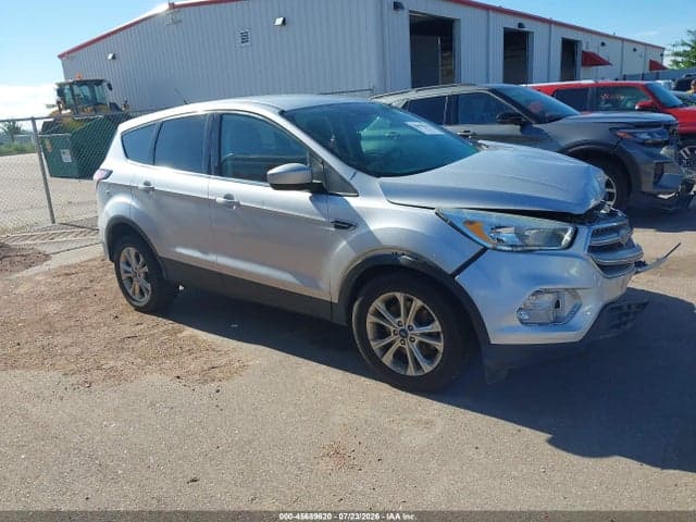 2017 FORD ESCAPE SE 1