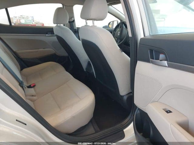 2017 HYUNDAI ELANTRA SE 8