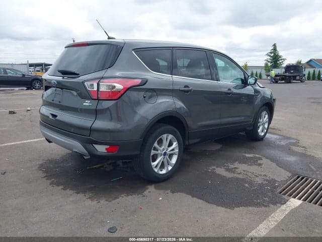 2017 FORD ESCAPE SE 4