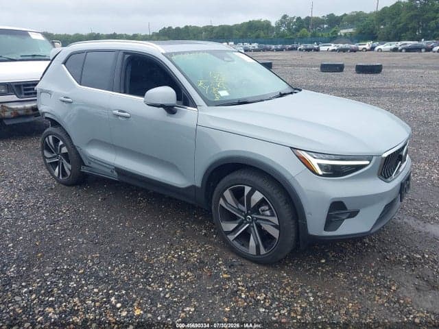 2025 VOLVO XC40 B5 ULTRA BRIGHT THEME - 1