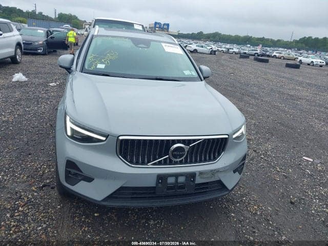 2025 VOLVO XC40 B5 ULTRA BRIGHT THEME 12